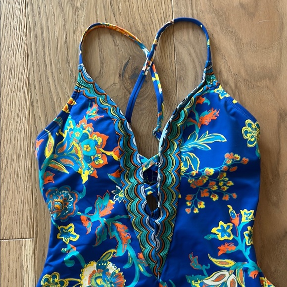 Cupshe | Vibrant Floral One Piece Swimsuit - Picture 3 of 5